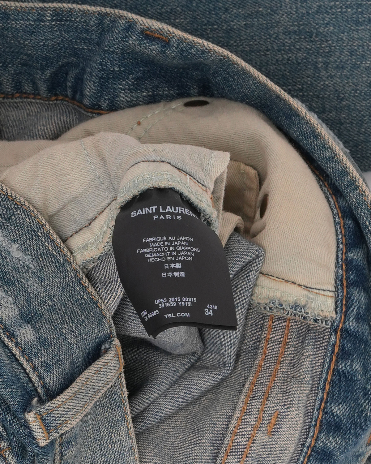 Distressed D02 Jeans