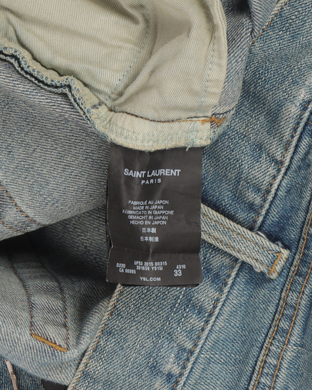 Distressed D02 Jeans