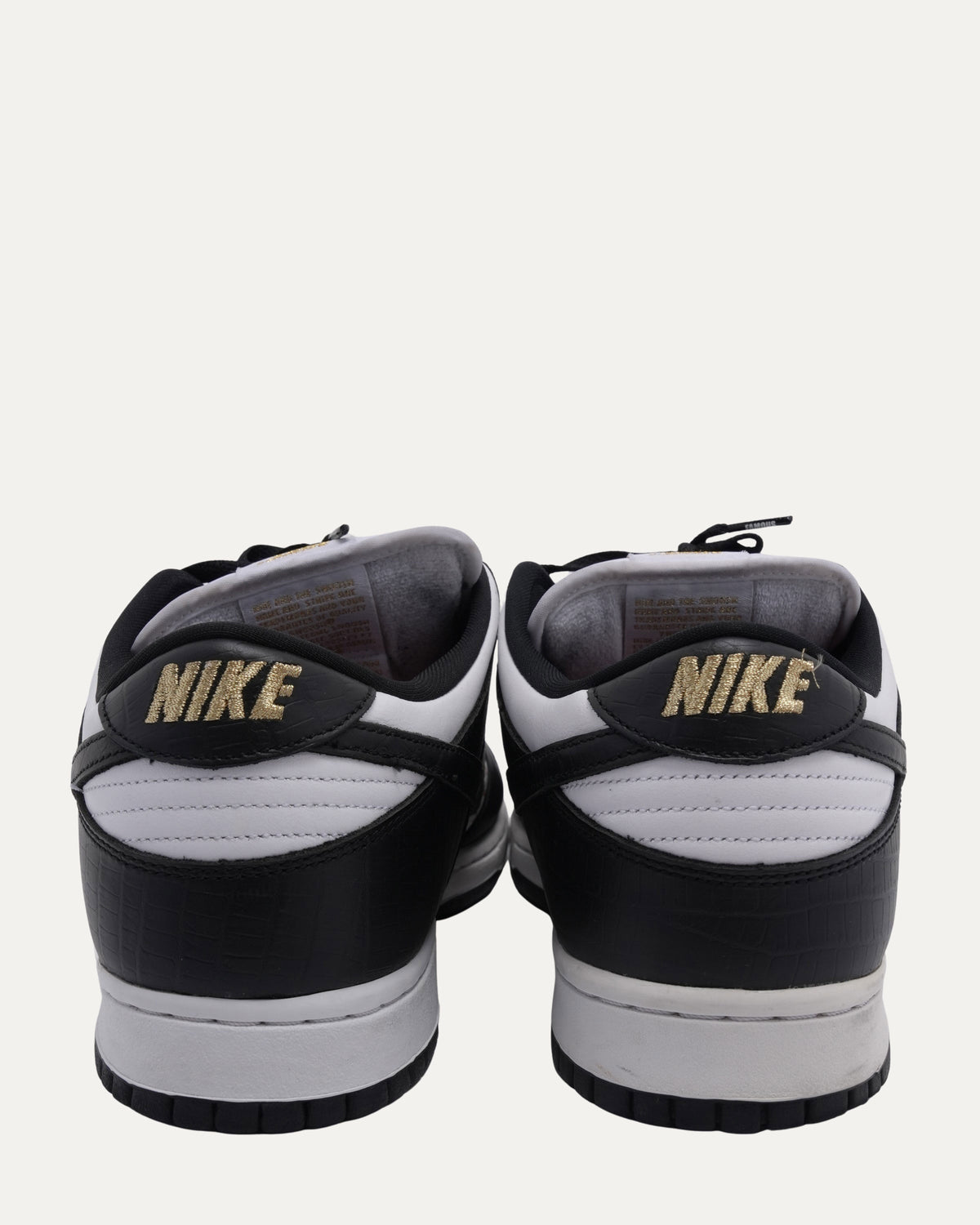 SB Dunk Low Supreme Stars