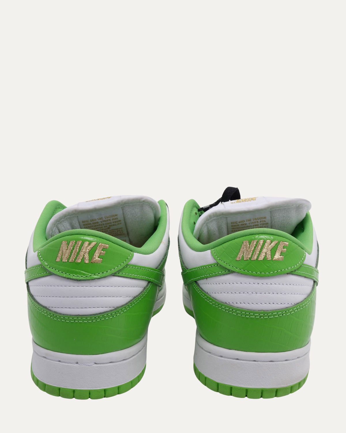 SB Dunk Low Supreme Stars