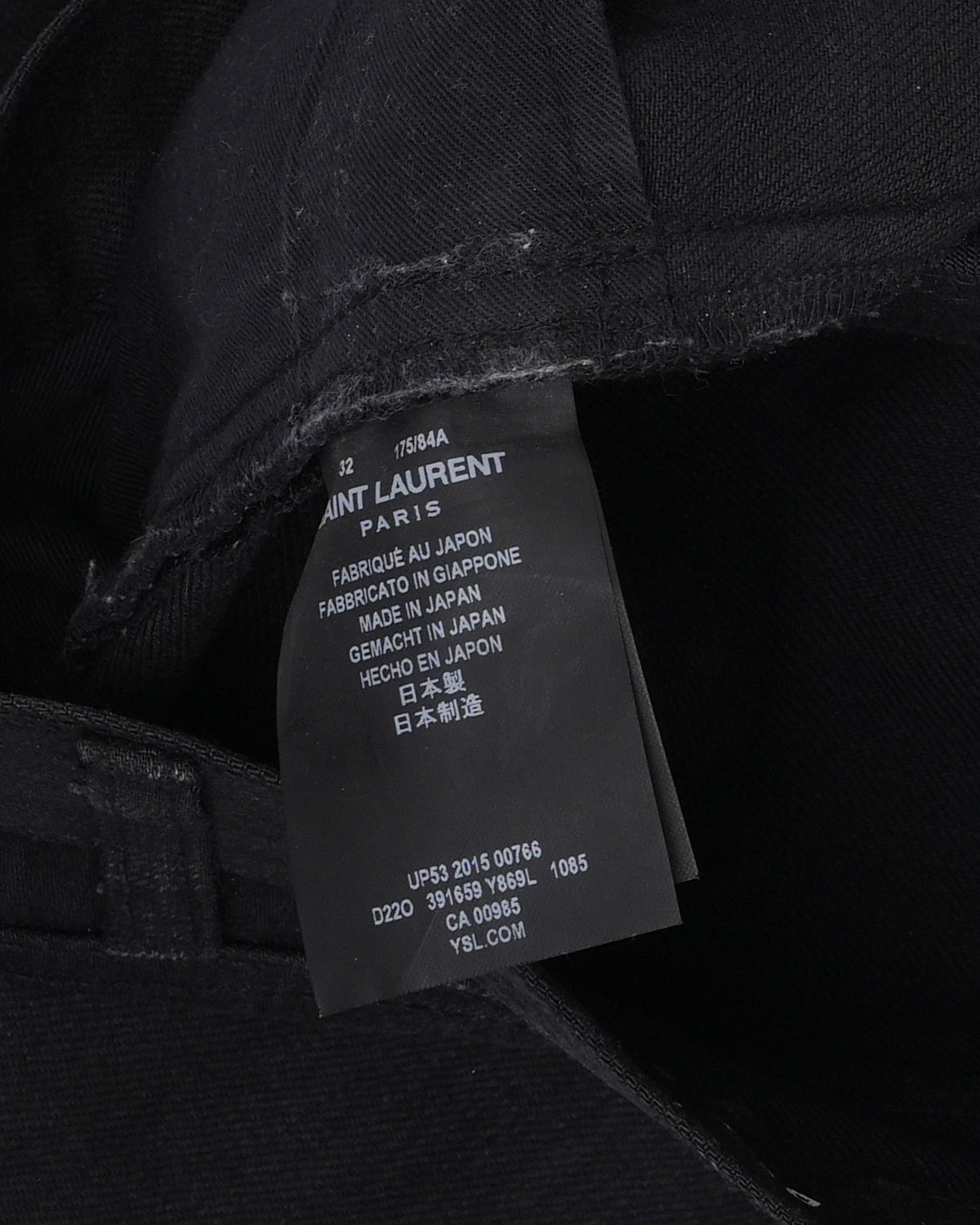 Distressed Repaired D02 Jeans
