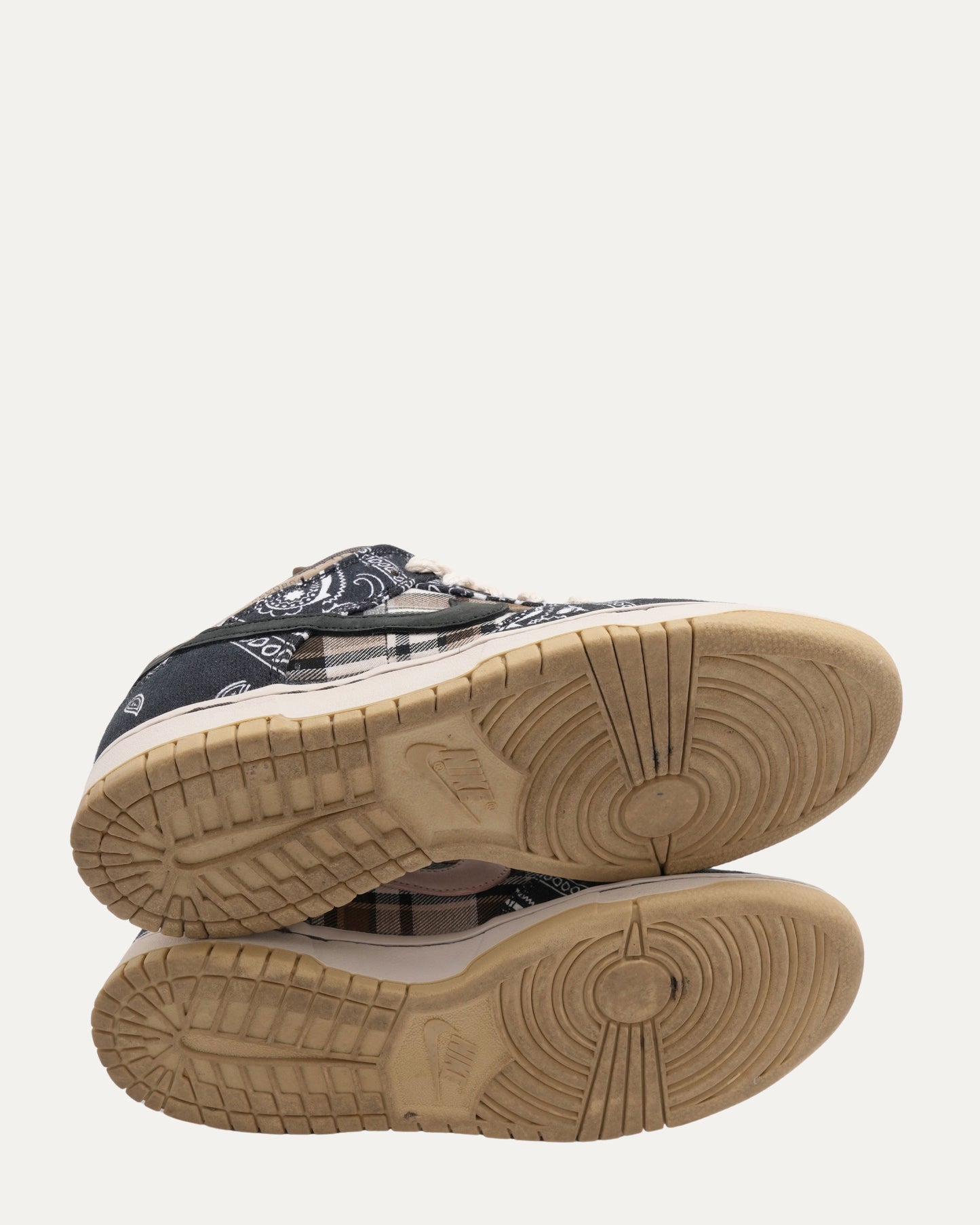 SB Dunk Low Travis Scott