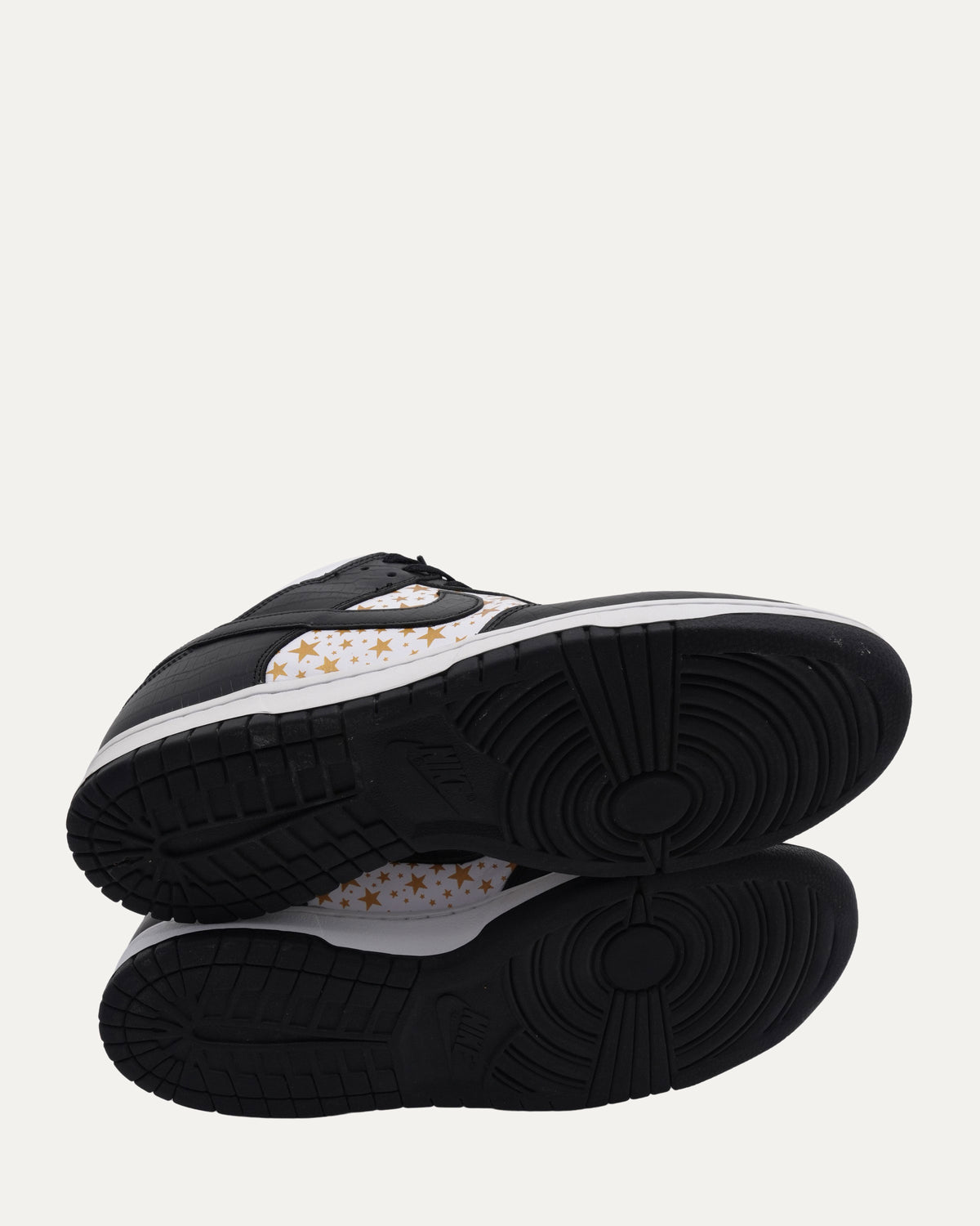 SB Dunk Low Supreme Stars