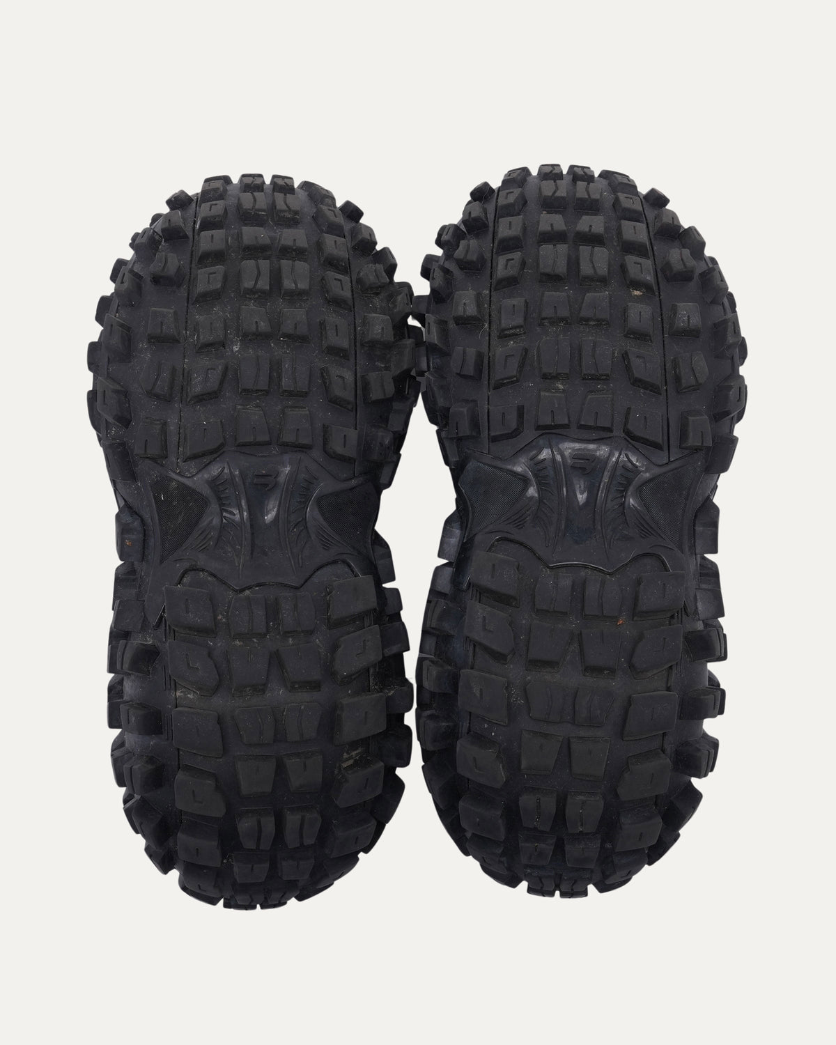 Defender Sneaker