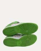 SB Dunk Low Supreme Stars