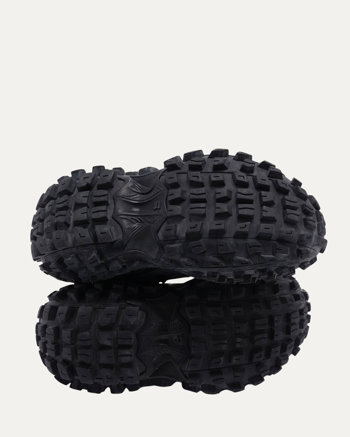 Defender Sneaker