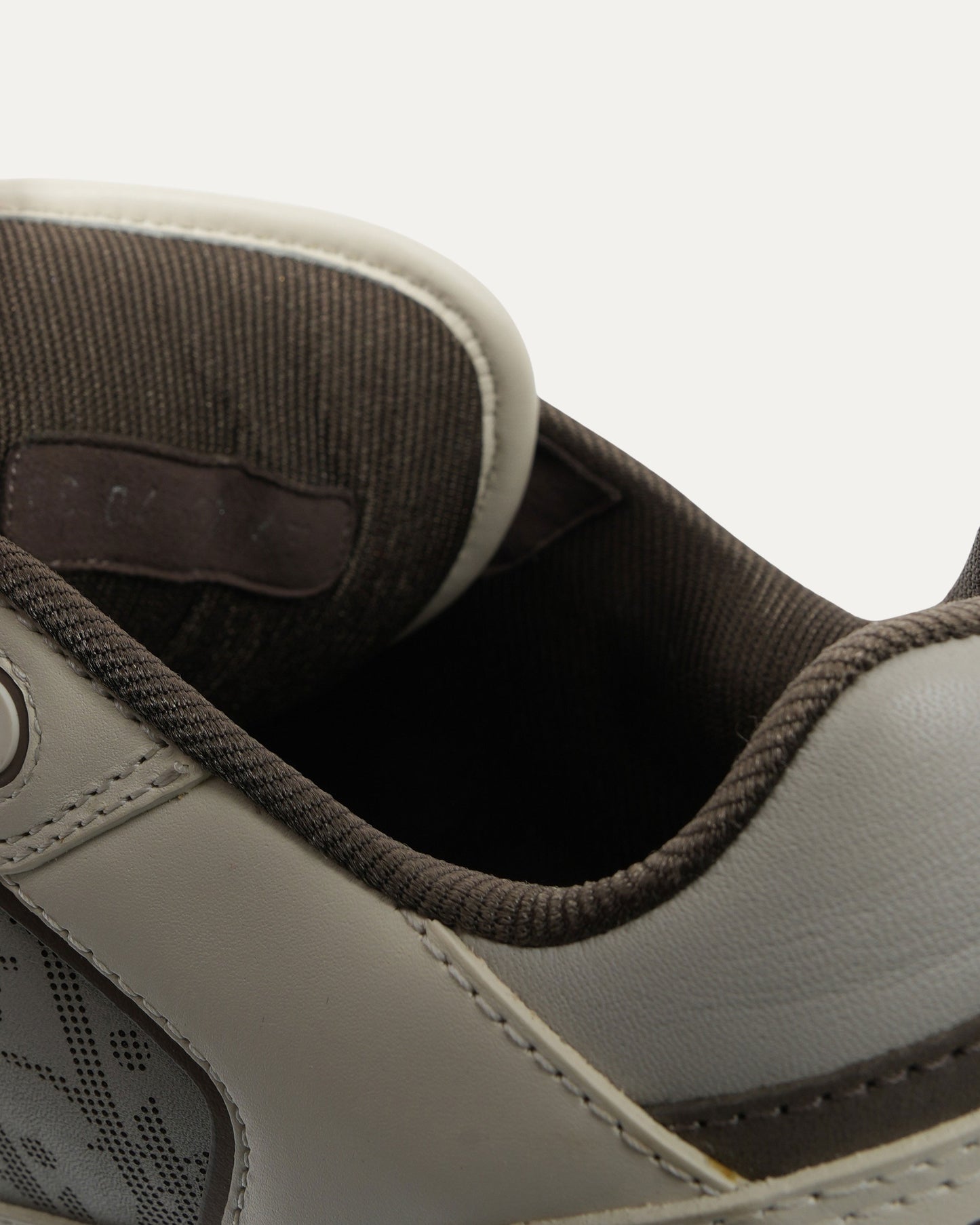 B27 Sneakers