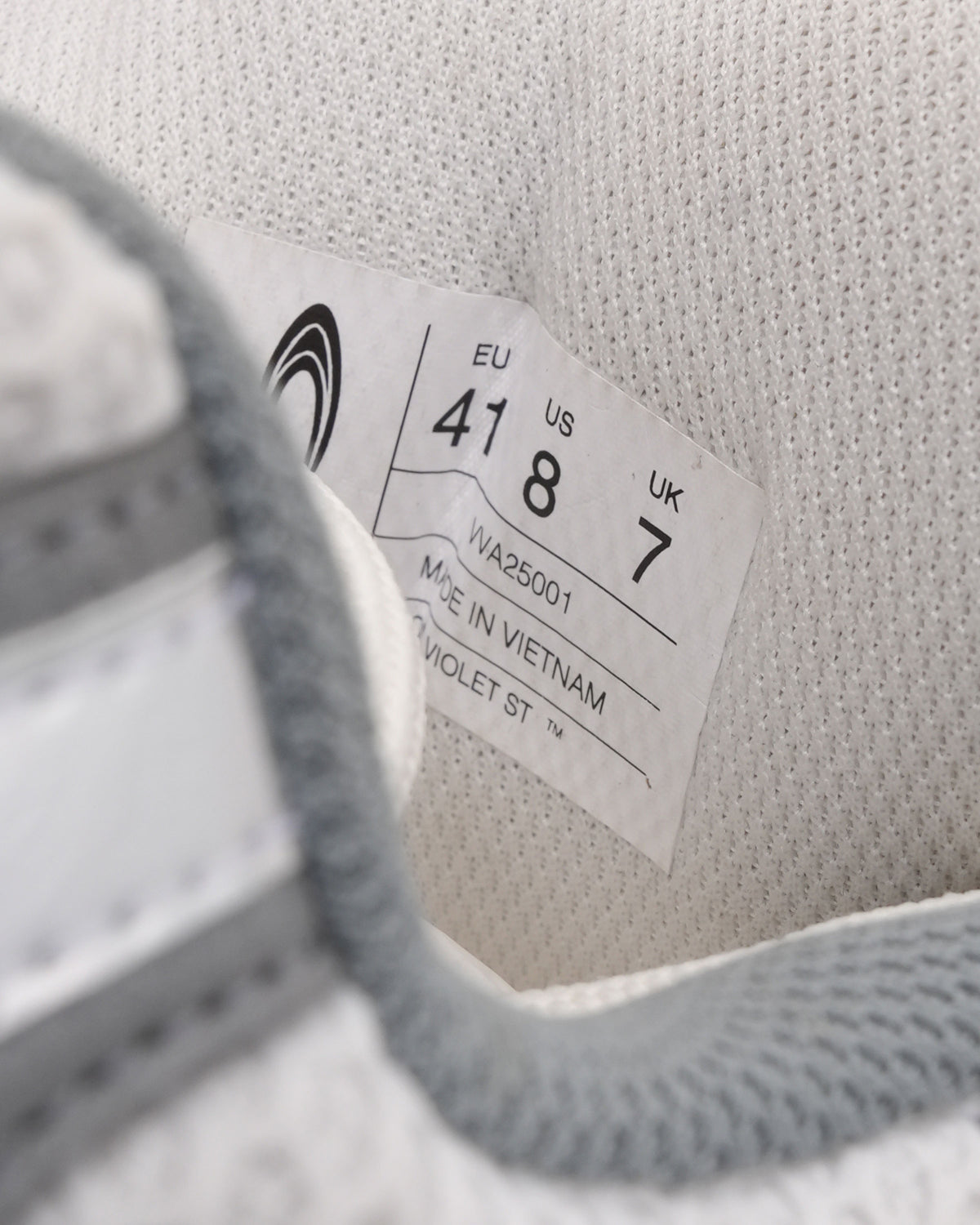 Zero Sneakers