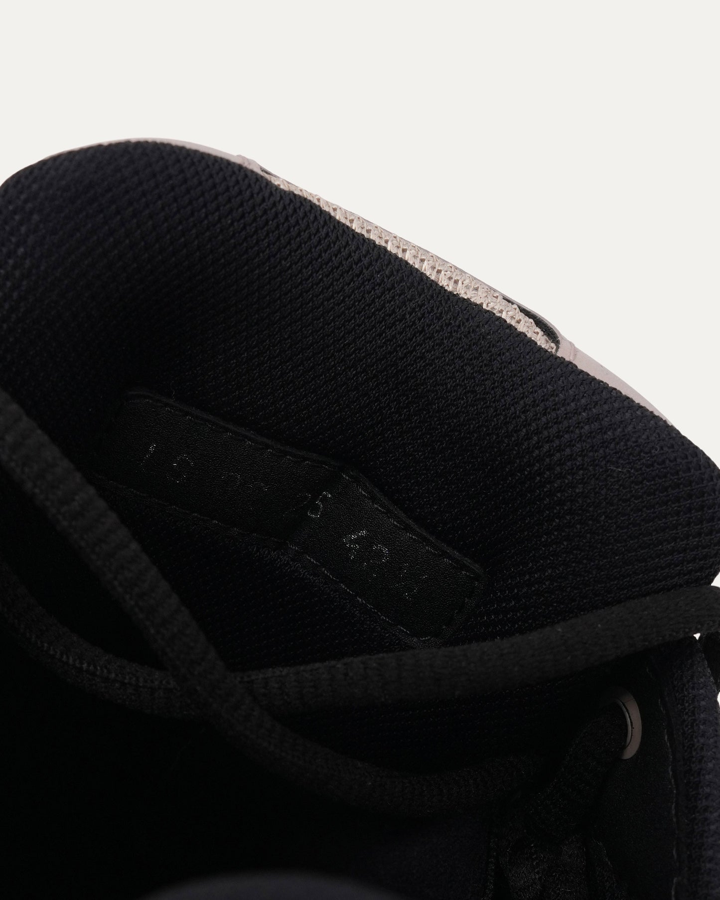 B30 Sneakers