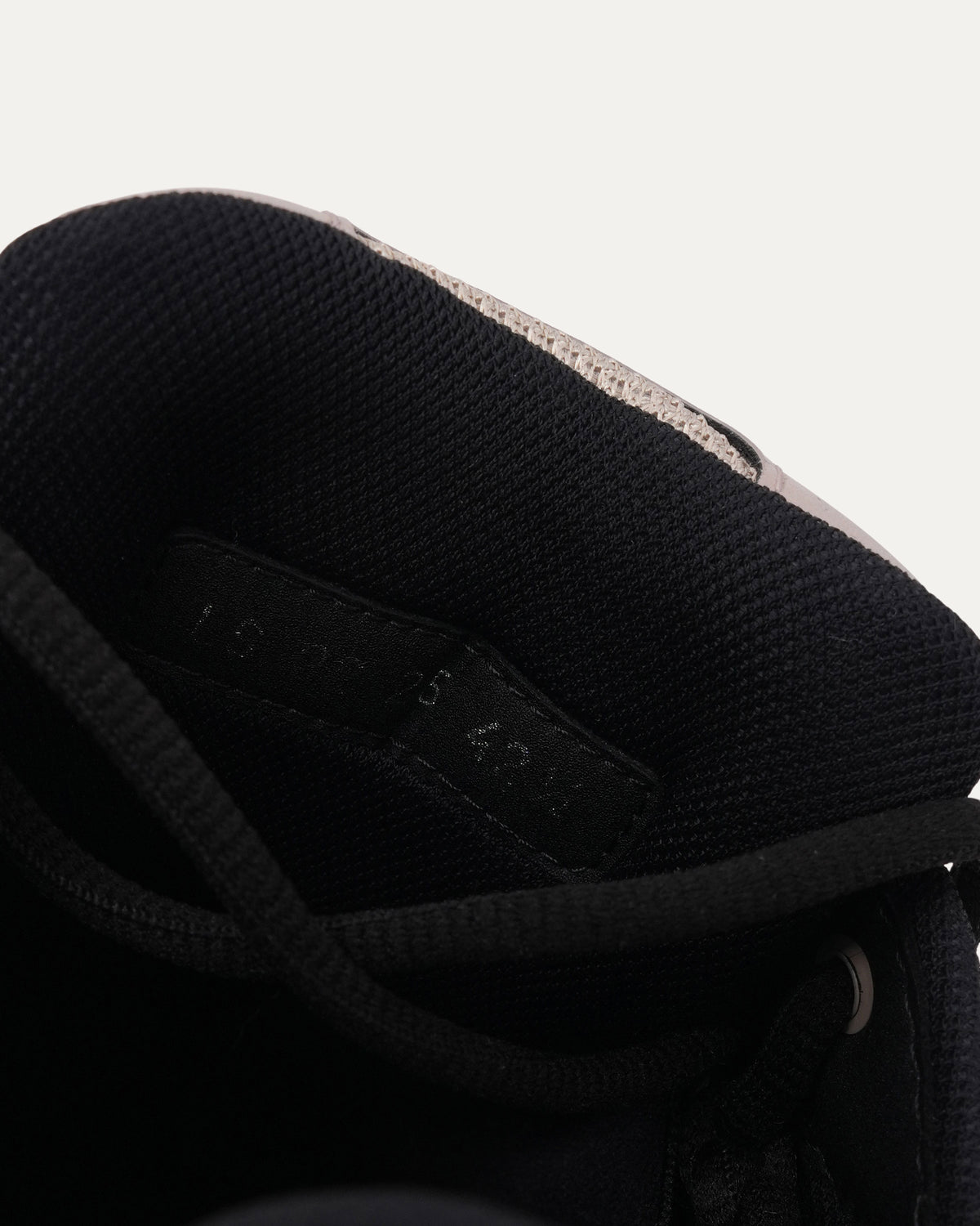 B30 Sneakers