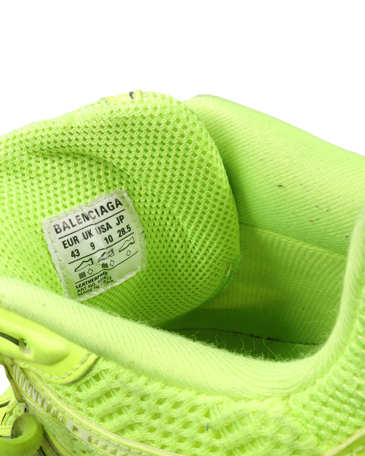 Defender Sneaker