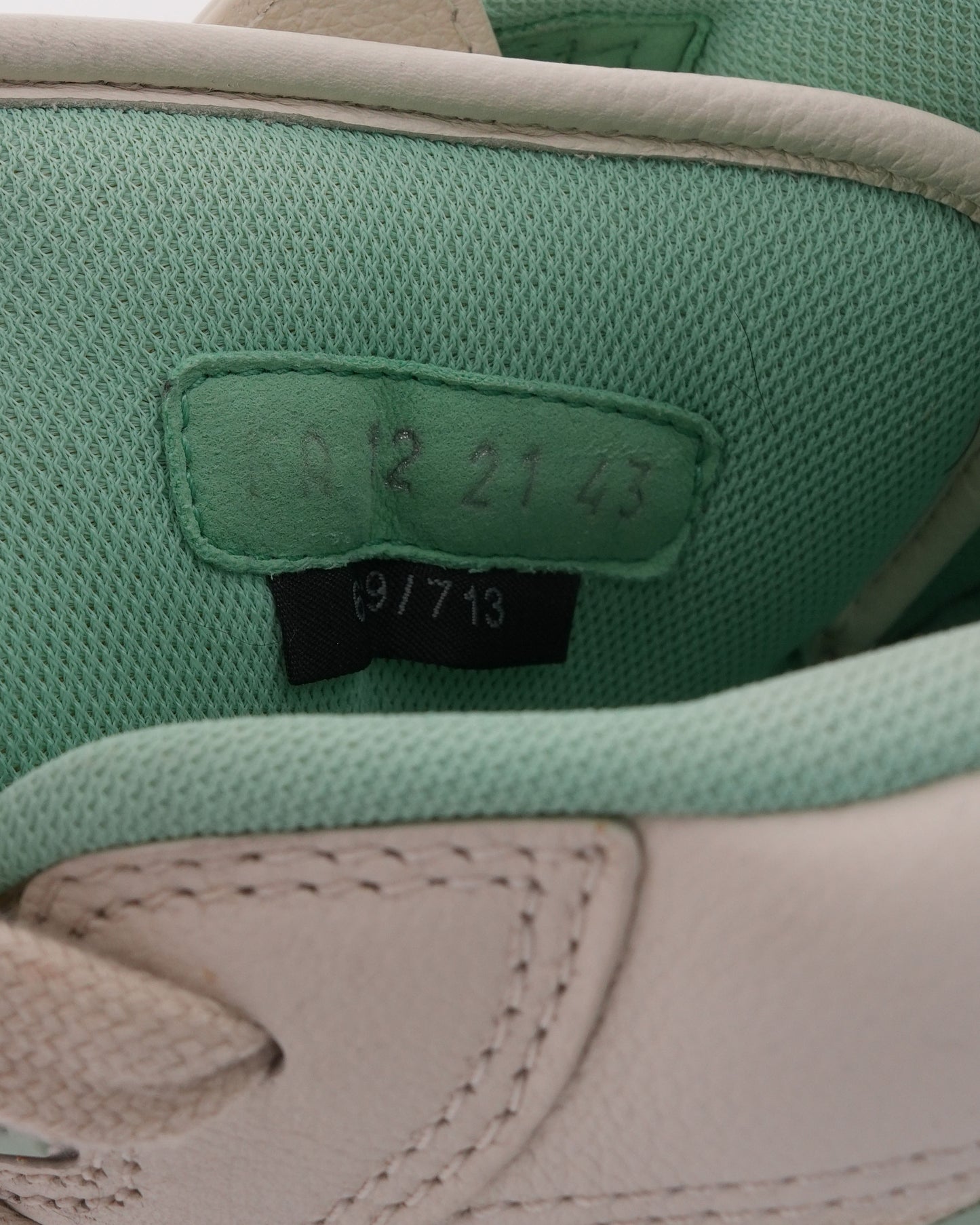 Travis Scott B713 Sneaker