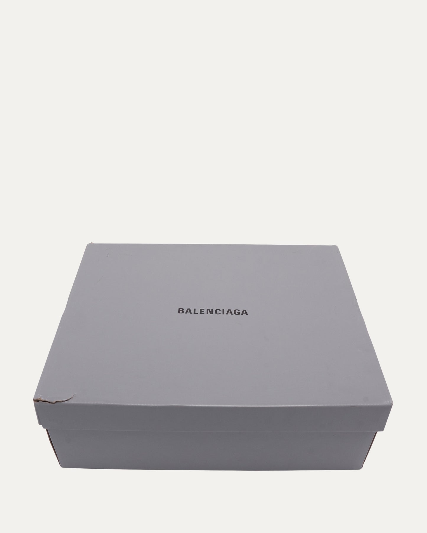 Defender Sneaker