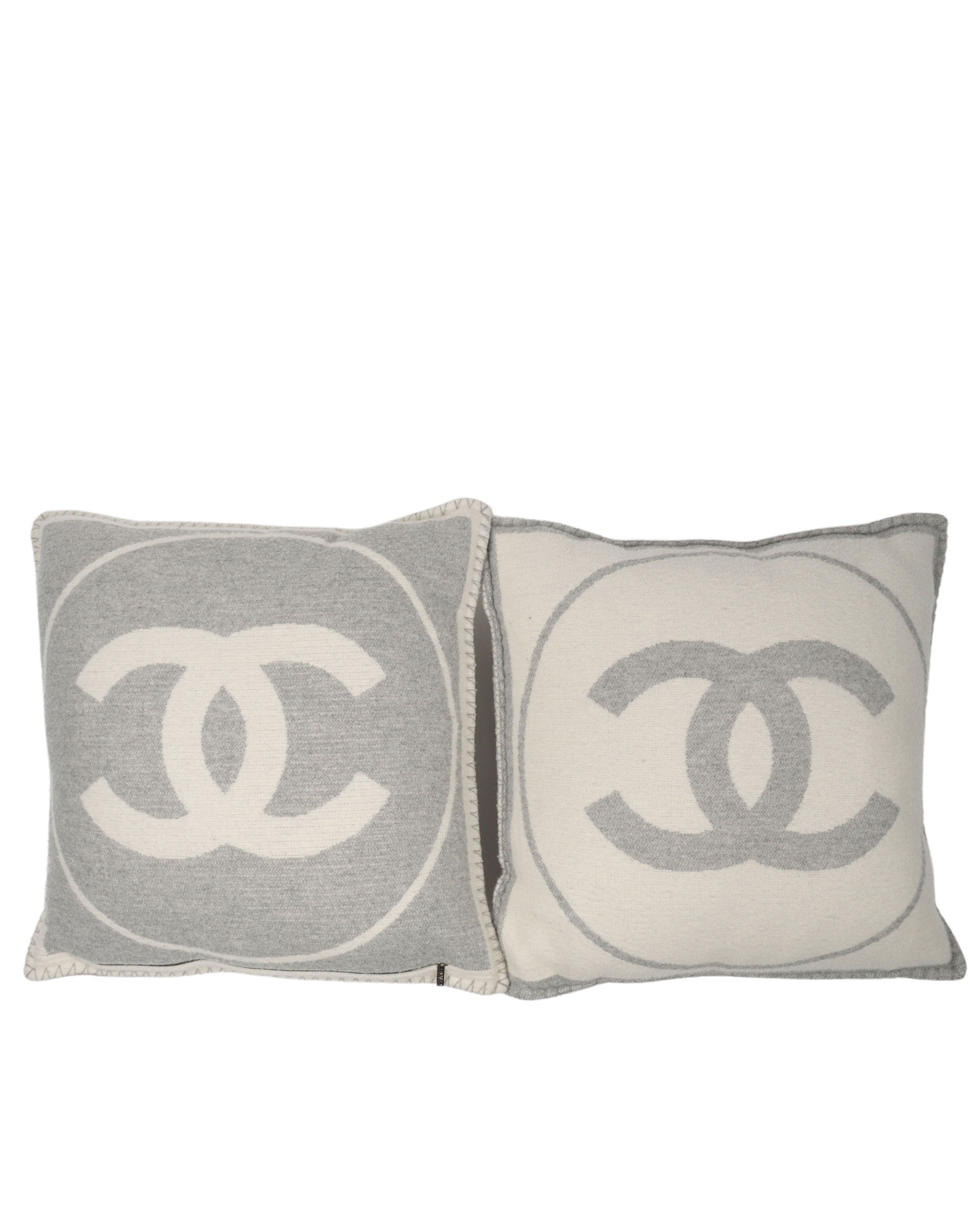 CHANEL Unisex Decorative Pillows (AA9589 B14625 NQ782)