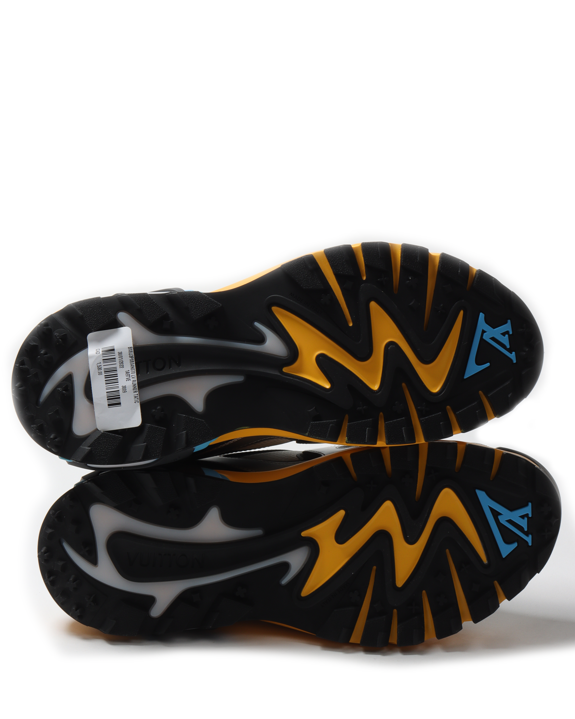 LOUIS VUITTON LV Runner Tatic Sneaker Black. Size 9