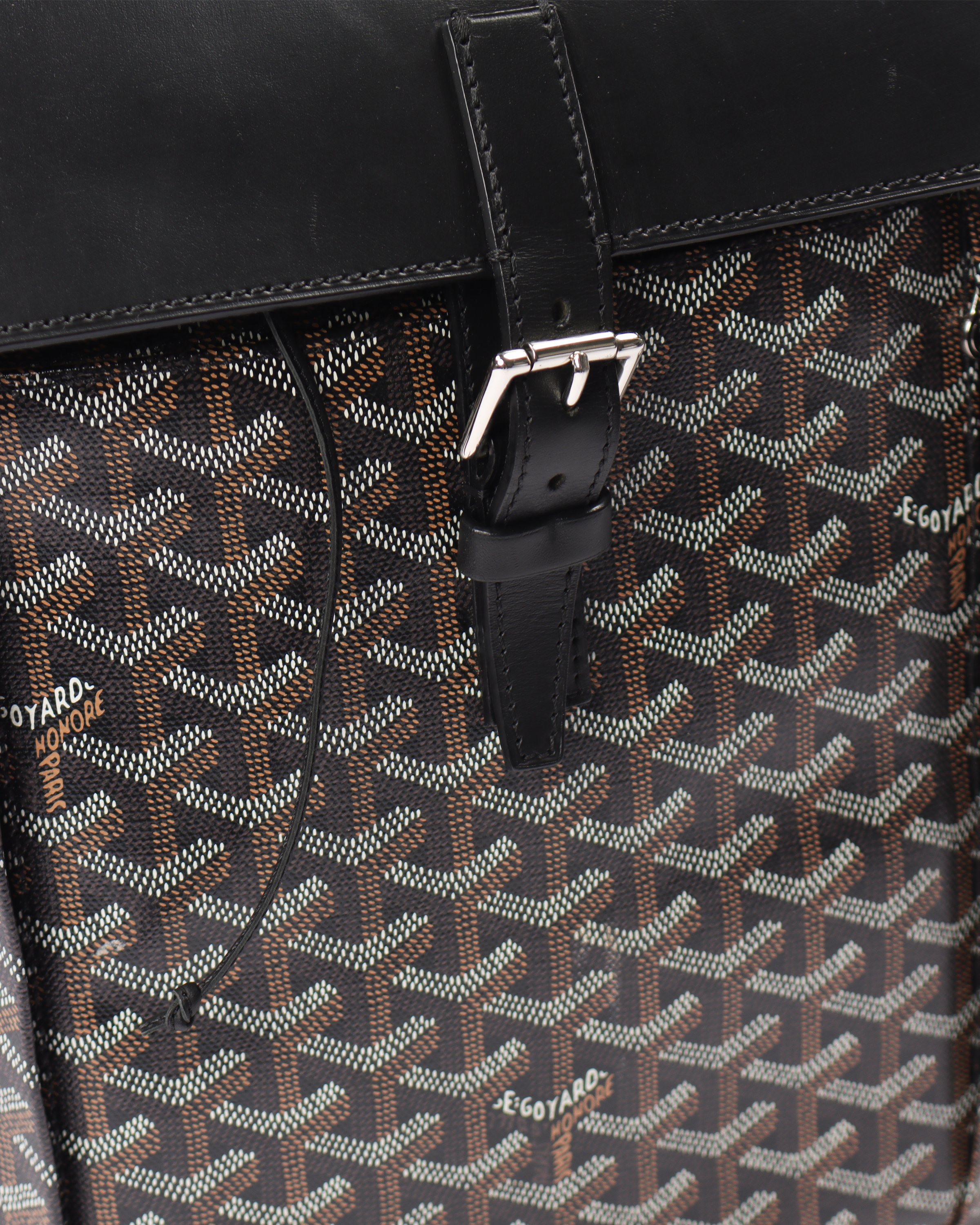Goyard Alpin Backpack MM Navy Goyardine Canvas Palladium Hardware – Madison  Avenue Couture