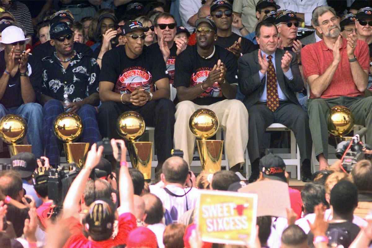 1998 Chicago Bulls 'NBA Champions' Logo T-Shirt