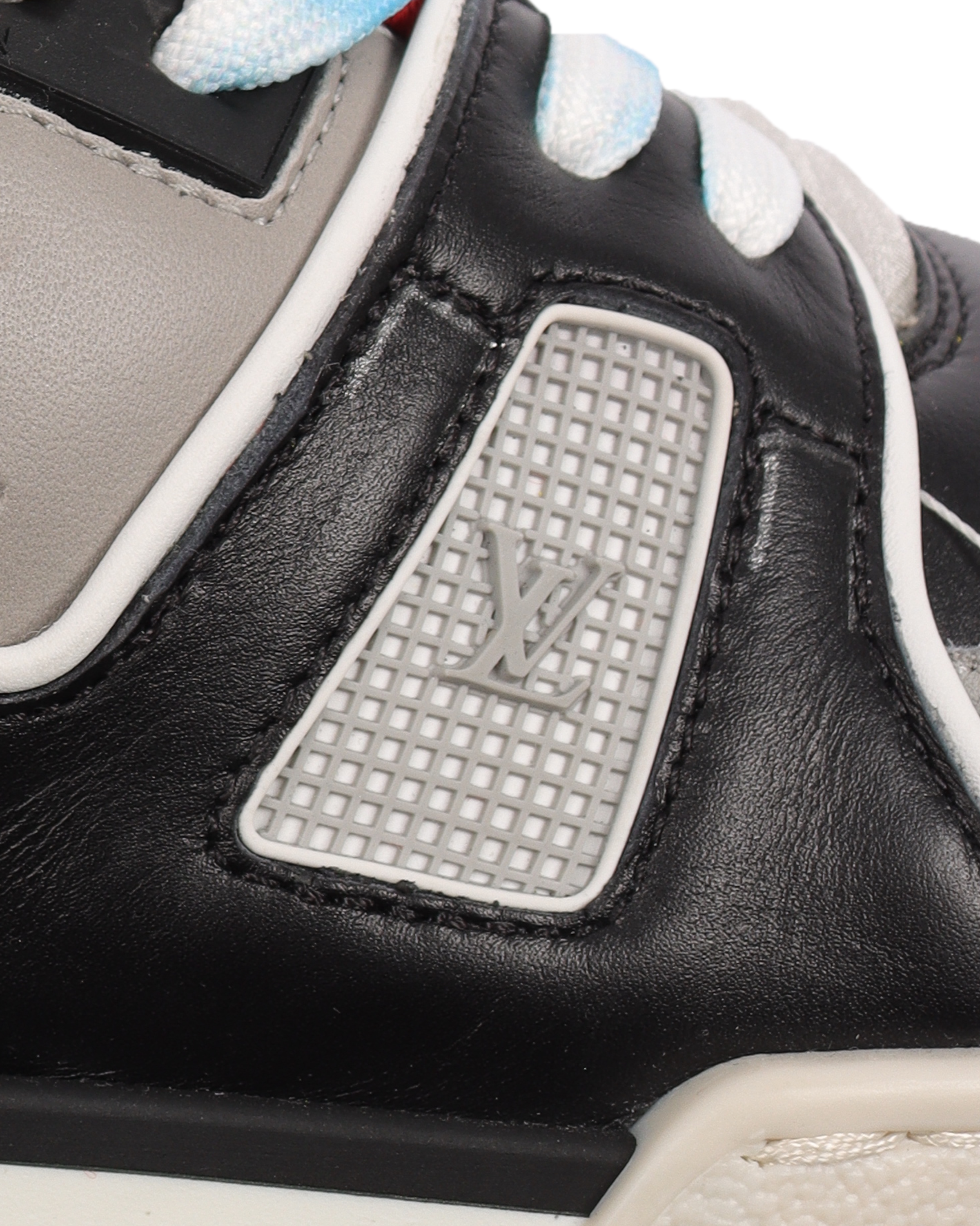 Replica Louis Vuitton LV Trainer Sneakers In Silver Metallic