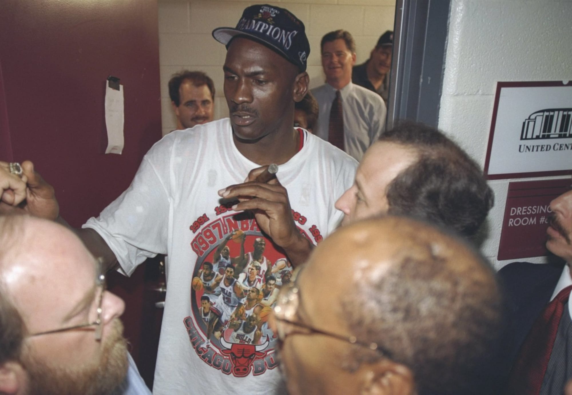 1997 Chicago Bulls 'NBA Champs' Logo T-Shirt